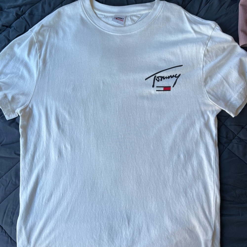 Tommy Hilfiger White Tee with Logo Accent